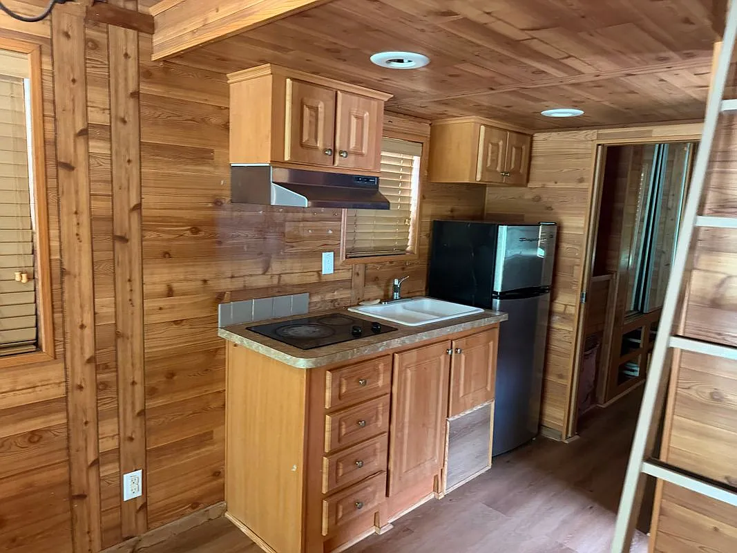 1 bed, 1.0 bath, 1964 sqft, $1,200 — Photo 1