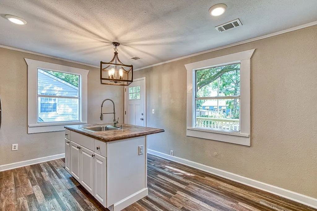 2211 Beech Street — Photo 3