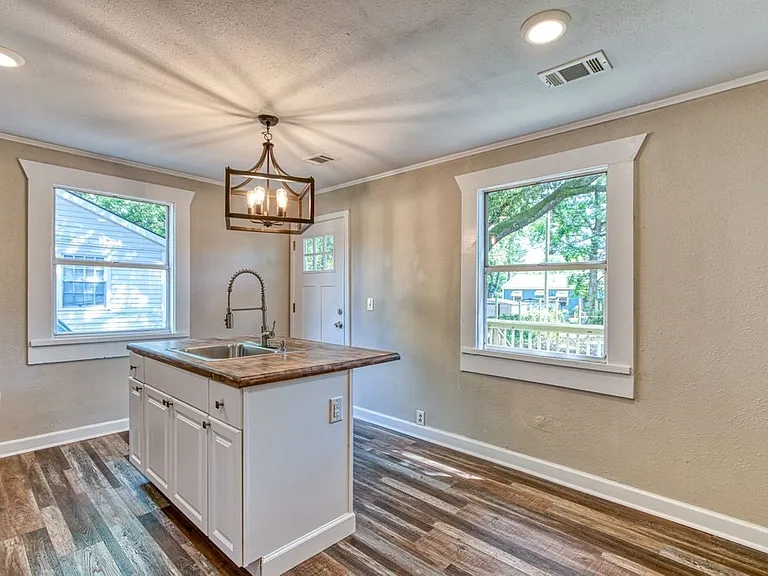 2211 Beech St — Photo 3