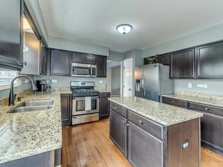 705 Pinehurst Ln — Photo 4
