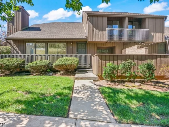 102 Kingsberry Dr, Franklin Twp., NJ 08873