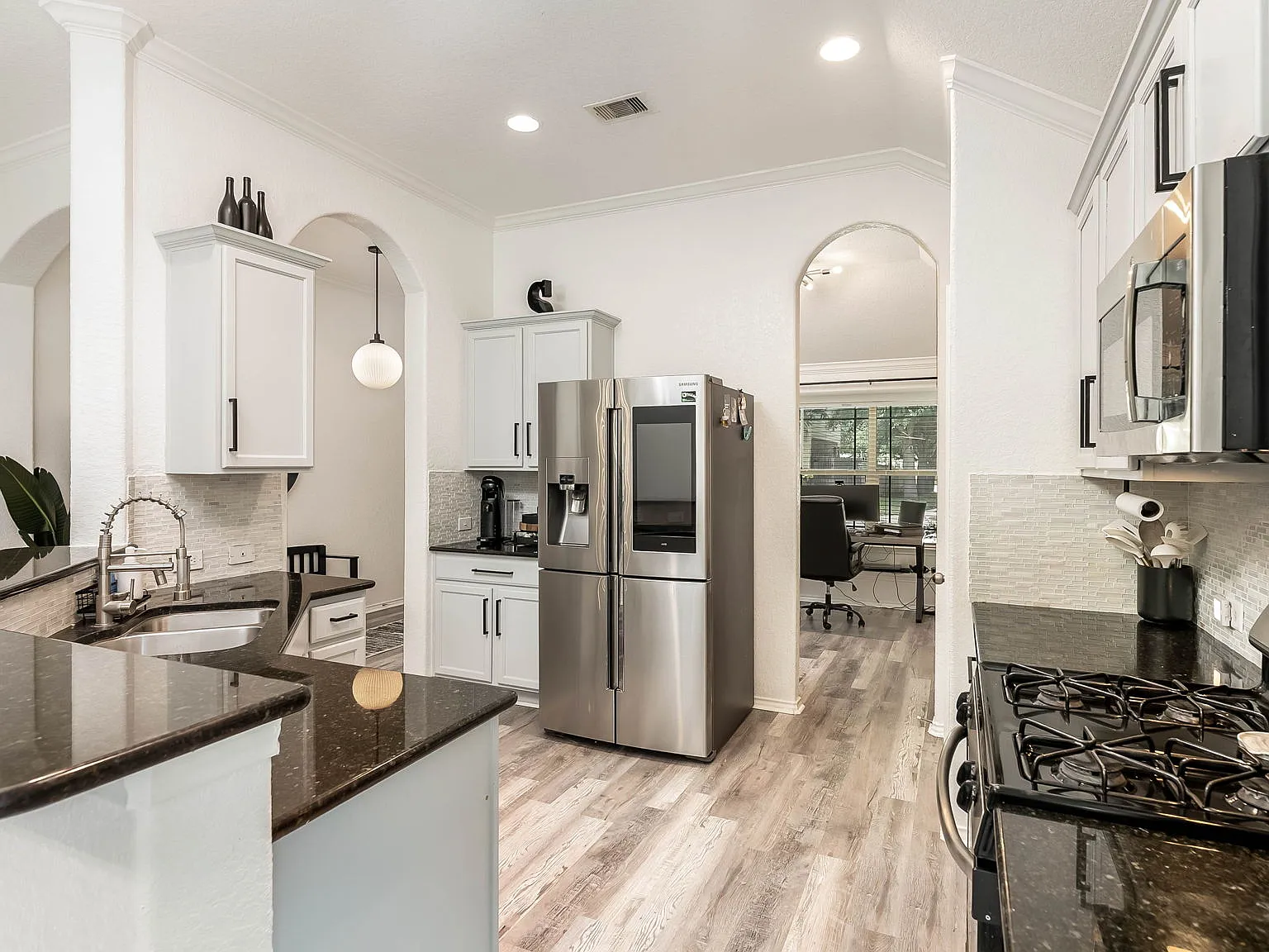 3 bed, 1780 sqft, $1,995 — Photo 3