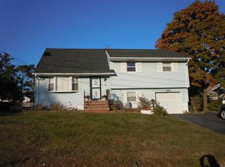 18 Fraley Dr, Somerset, NJ