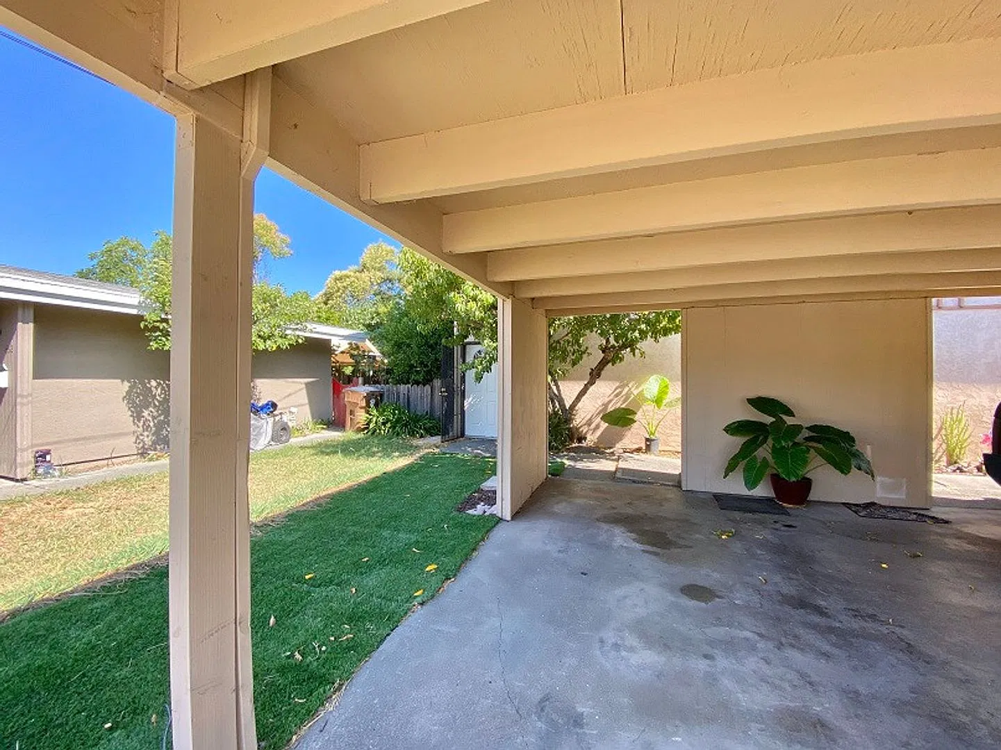 Sherwood Circle, 1478-1480* — Photo 2