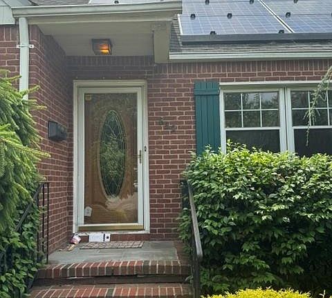 4th image of 852 Henry Street
