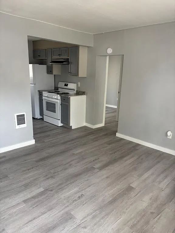 1101 Century DR NE — Photo 3
