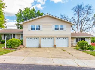 2822 W Sheffield Dr, Peoria, IL 61604