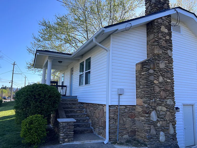 673 N Main St — Photo 16
