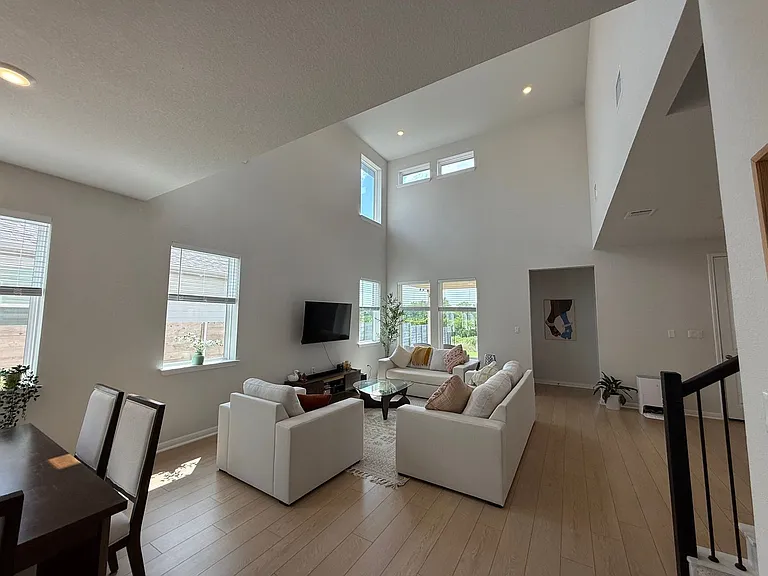 437 Leeward Pass — Photo 4