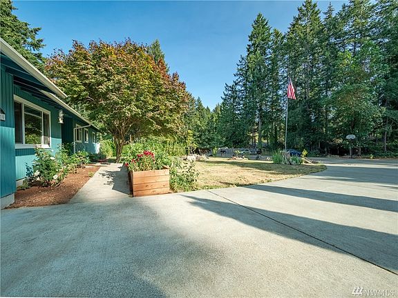4th image of 1810 NW Forest Creek Dr