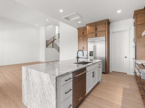 5th image of 492 N Pinnacle Ln #6