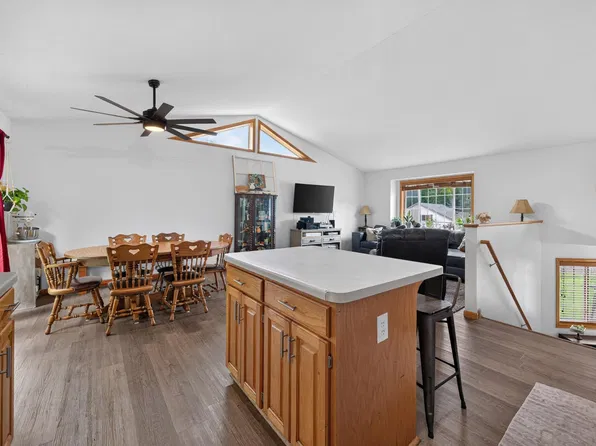 9578 River Forest Dr, Monticello, MN 55362