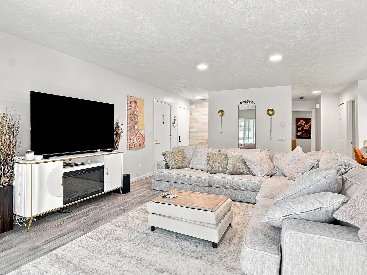 2 bed, 2.0 bath, 1172 sqft, $3,600 — Photo 4
