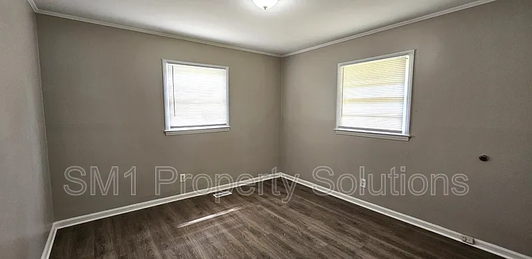 1702 Spry St — Photo 8