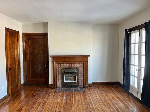 2nd image of 361 Cliffside Dr APT A
