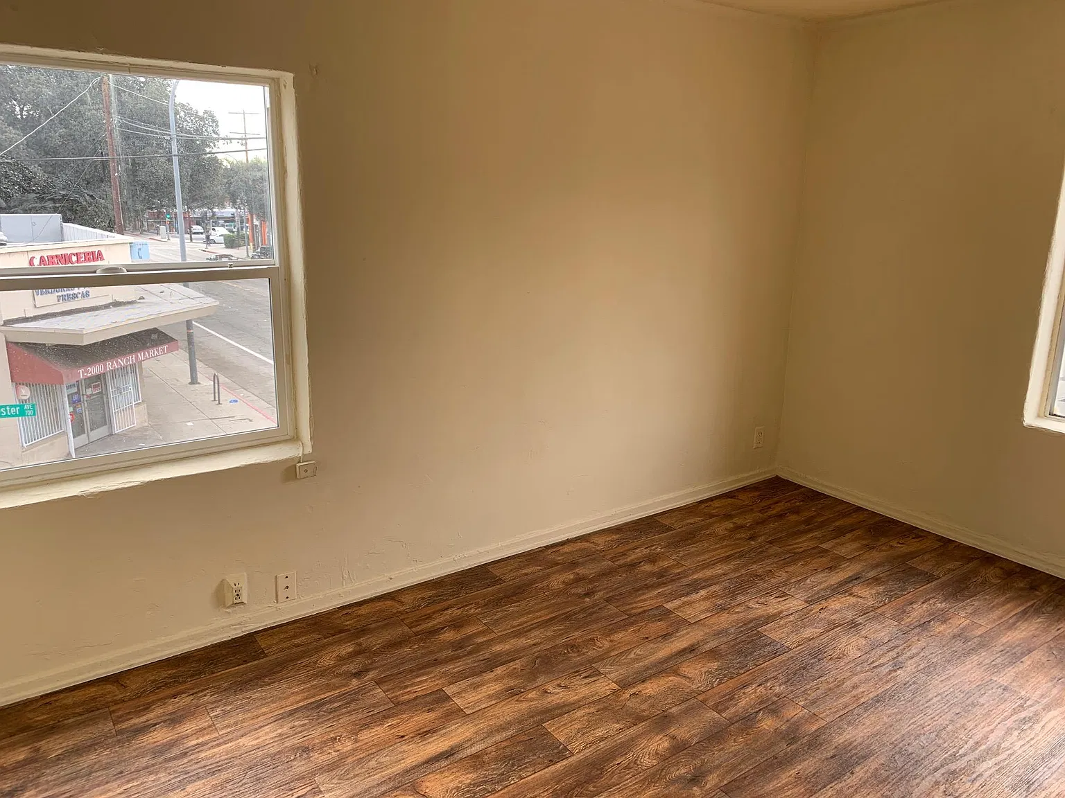 Studio, 400 sqft, $1,600 — Photo 2