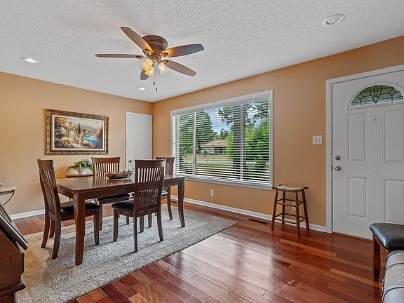 5th image of 401 Lakeshore Dr