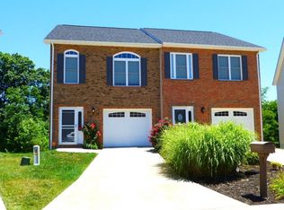 831 Walhalla Ct, Roanoke, VA 24019