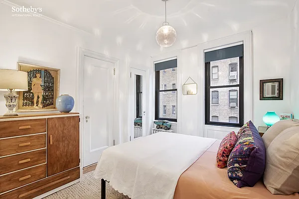 Sold by Sotheby's International Realty | media 27