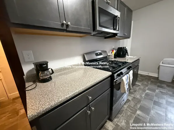 133 Davis Ave #1, Brookline, MA 02445