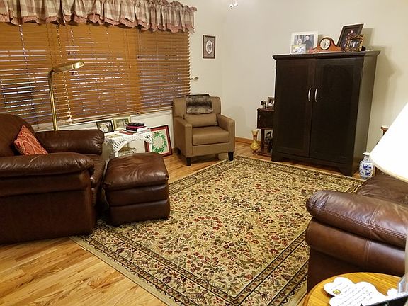 4th image of 19387 Oakwood Dr