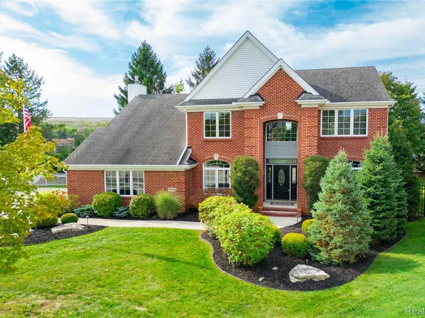15710 Meadows Dr, Riverview, MI 48193