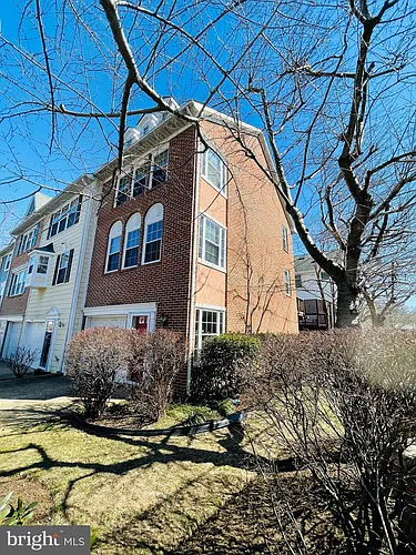 25 W Herbert St Photo 1