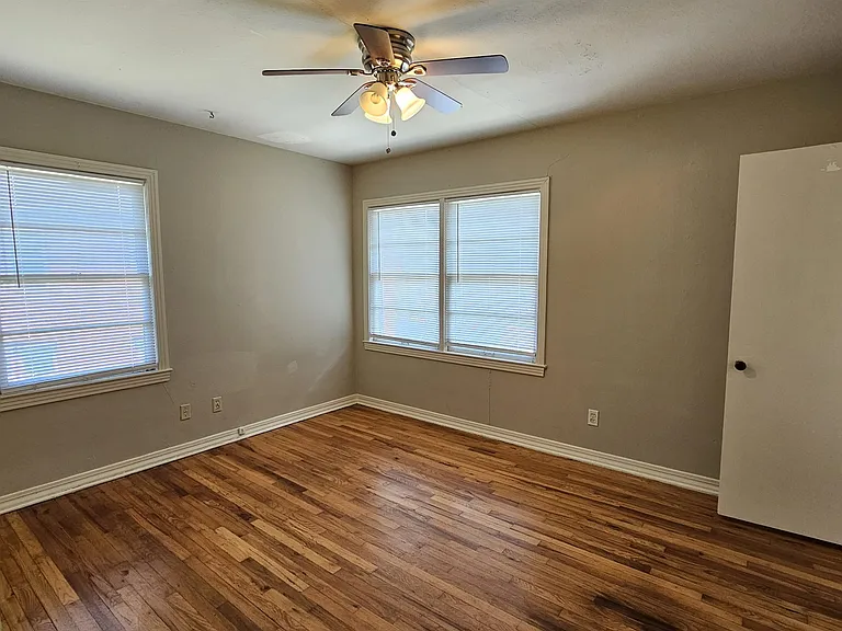 124 S Franklin Blvd — Photo 20