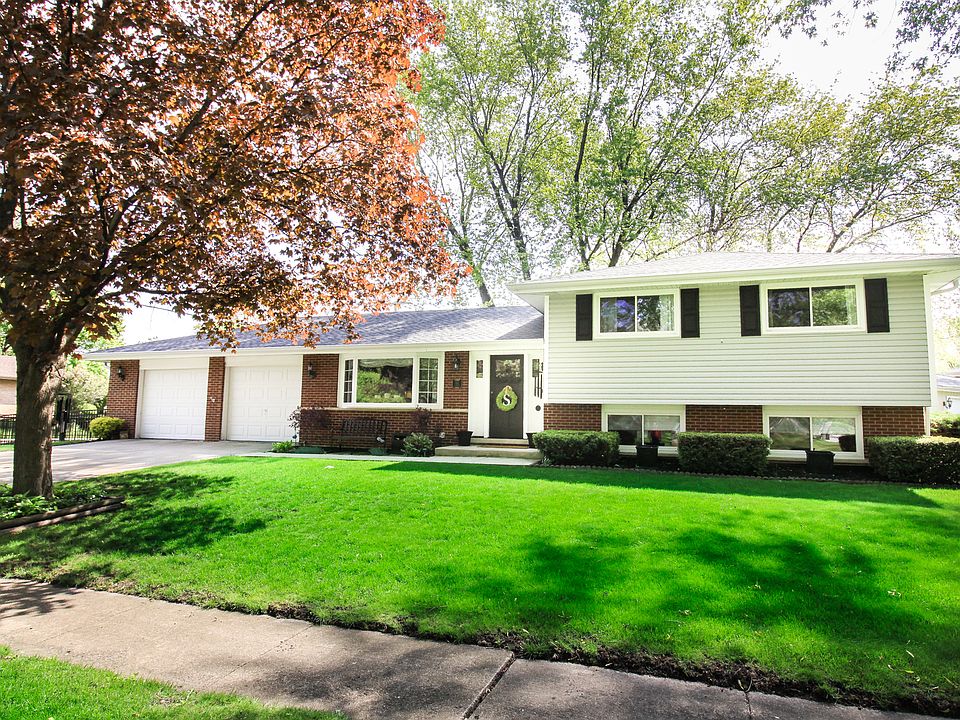 1st image of 1000 E Lilly Ln