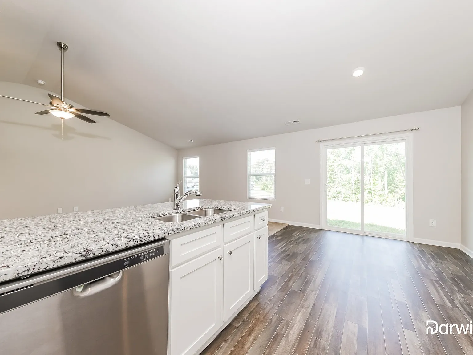 3 bed, 2.5 bath, 1690 sqft, $1,745 — Photo 2