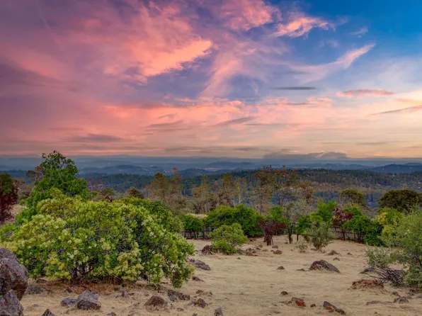 17961 Satellite Dr, Grass Valley, CA 95949