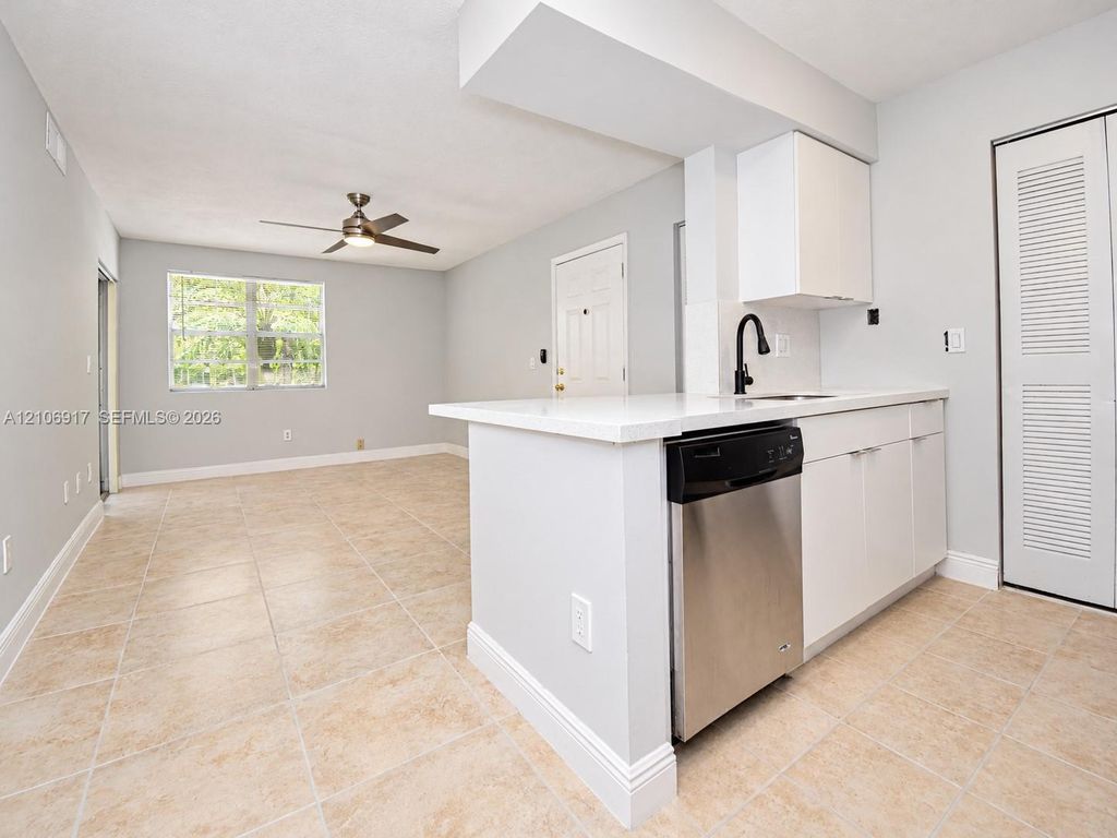 1237 SW 46th Ave APT 813, photo 5