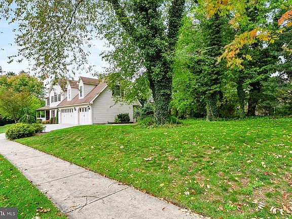 2nd image of 6468 Heatherfield Way