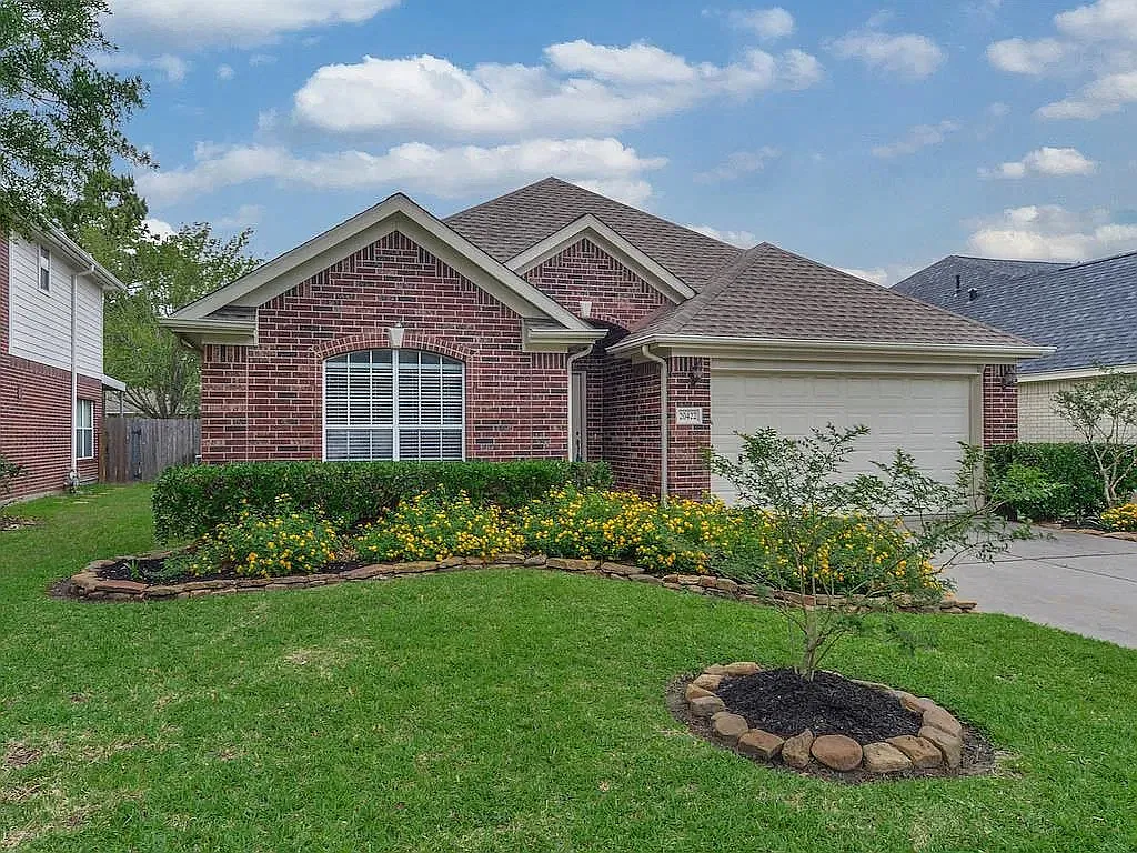 3 bed, 1848 sqft, $2,180 — Photo 1