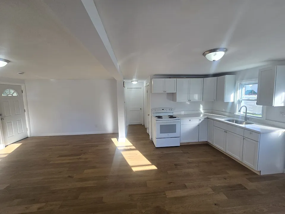 31 Monarch St