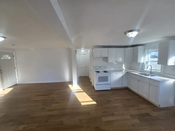 31 Monarch St, Lowell, MA 01854