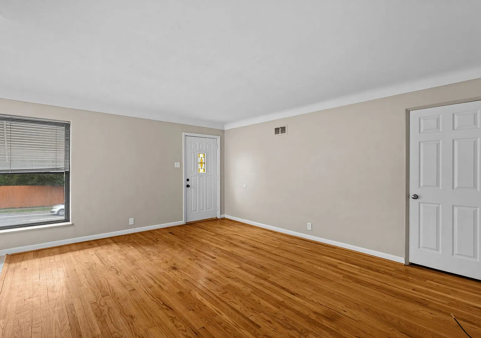 Spacious 3 Bedroom in Webster Groves — Photo 4
