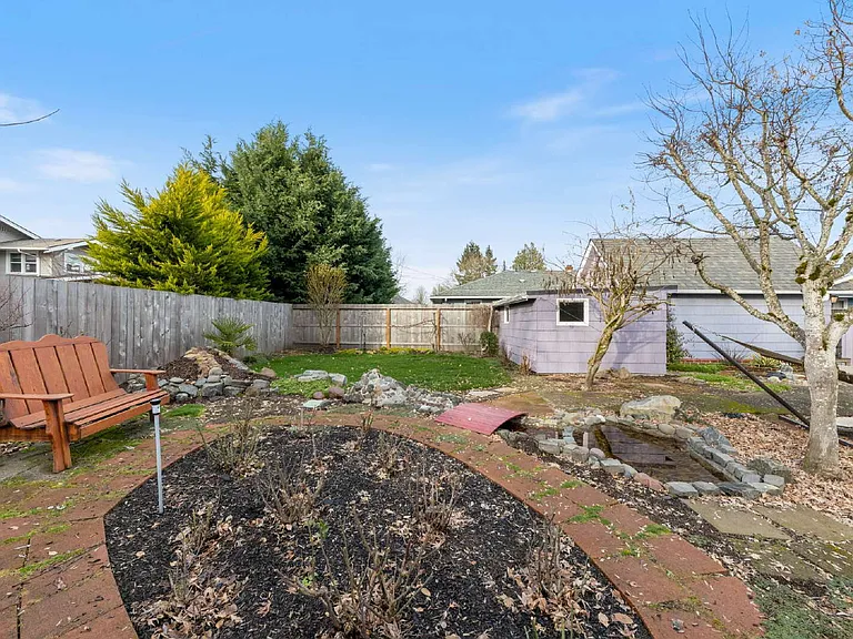 315 SE Davis St — Photo 36