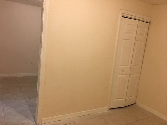 4th image of 925 Lotus Ave