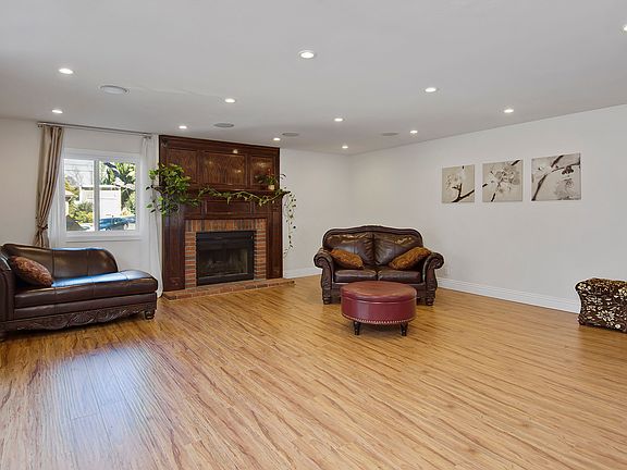 4th image of 22852 Macfarlane Dr