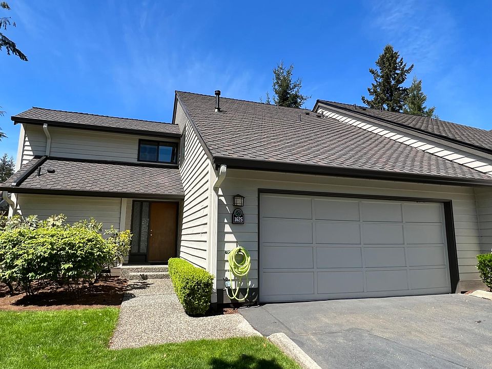 2br 2.5ba townhouse with attached 2-car garage