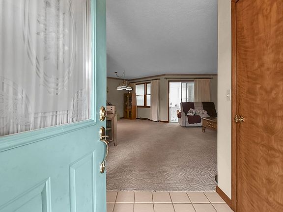 4th image of 930 W Linden Cir