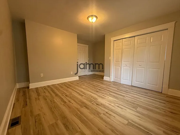 1441 W 58th St #1 — Photo 13