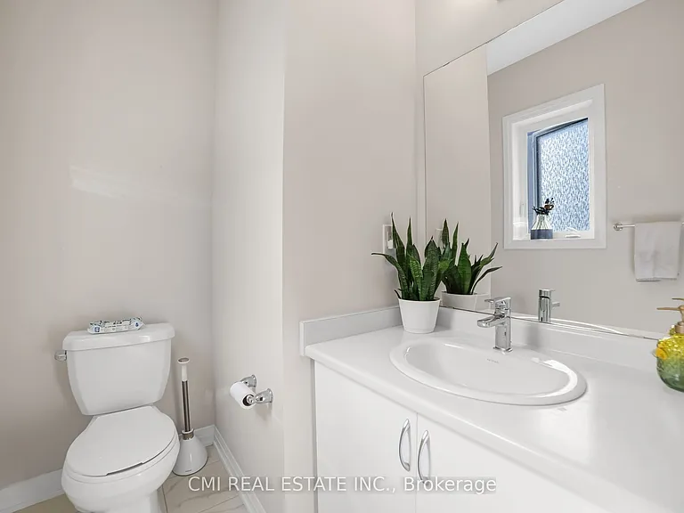 3742 Sunbank Cres — Photo 18