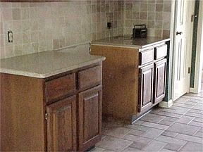 5th image of 1810 Country Club Dr APT 2