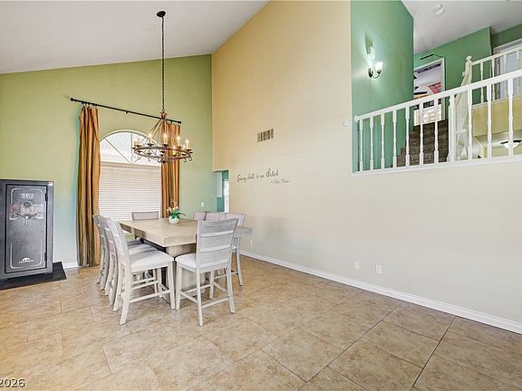 5th image of 14 Barton Spring Cir