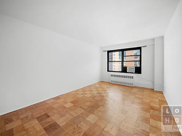 266 East Broadway image 5 of 27