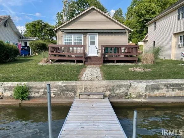 1800 Lane 120 Hamilton Lk, Hamilton, IN 46742
