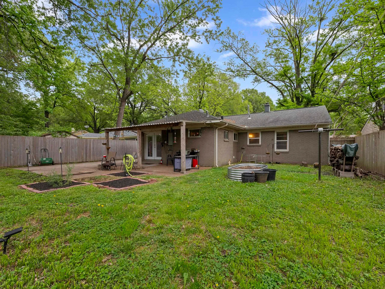3 bed, 1237 sqft, $1,550 — Photo 3
