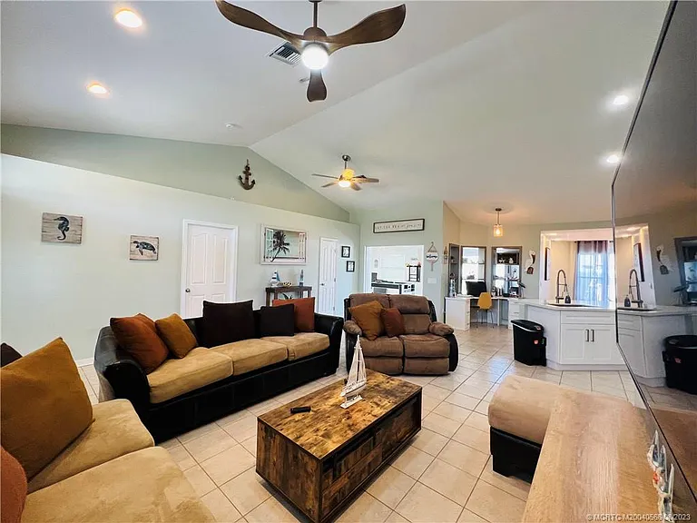 1309 Carlton Ct — Photo 9